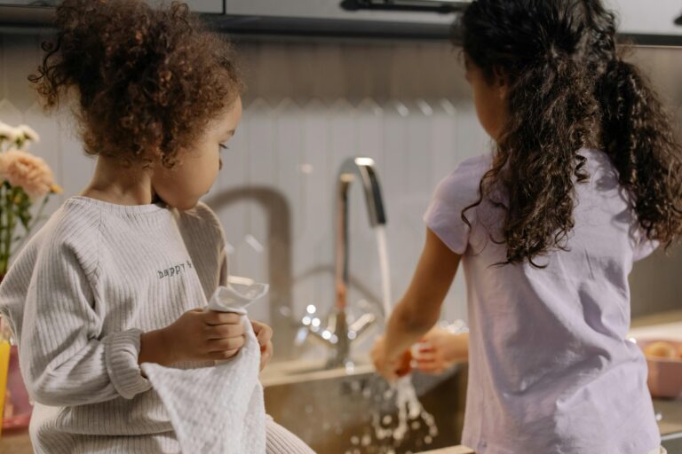 Children-Washing-Dishes